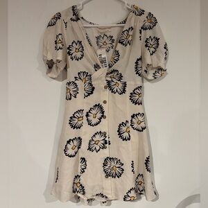 NWT! Urban Outfitters Daisy Print Mini Dress - Small